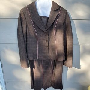 Beautiful Nine West Brown/Pink Business Suit